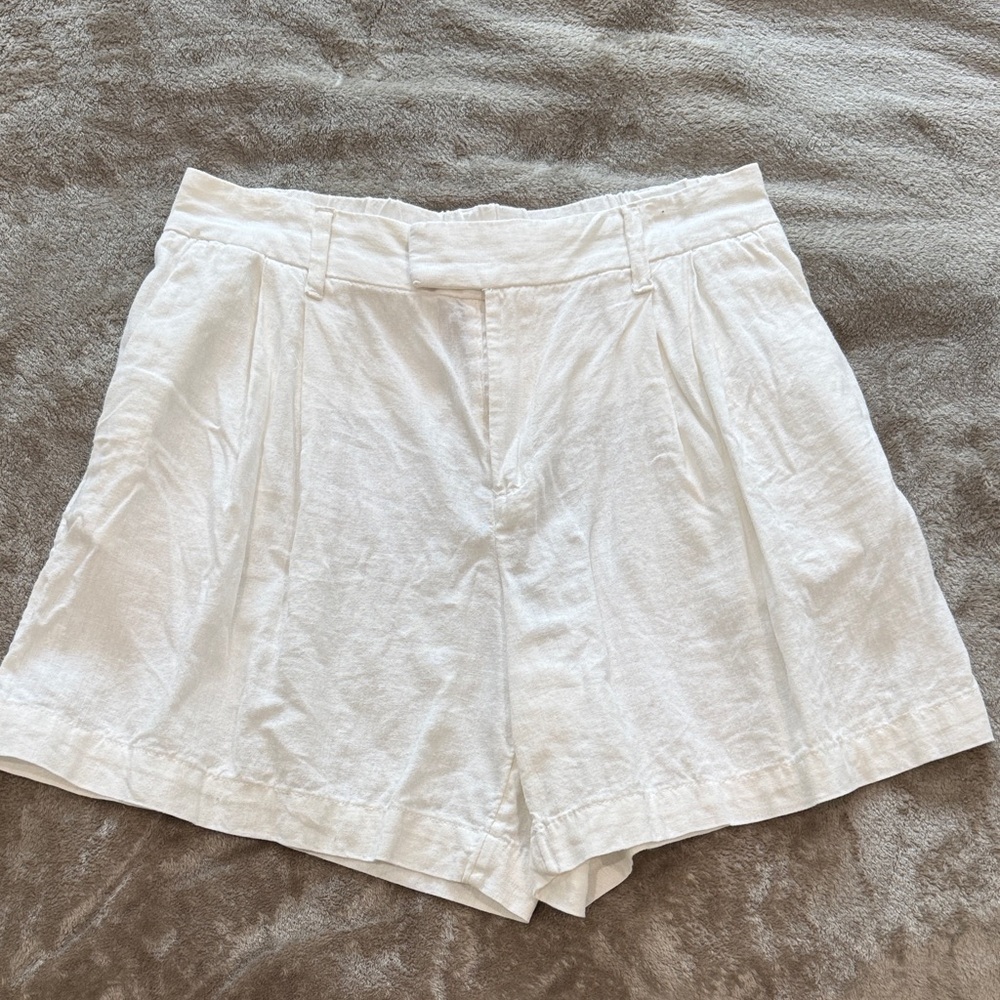 a new day White High-Waist Pleated Linen-Blend Shorts - Picture 1 of 3